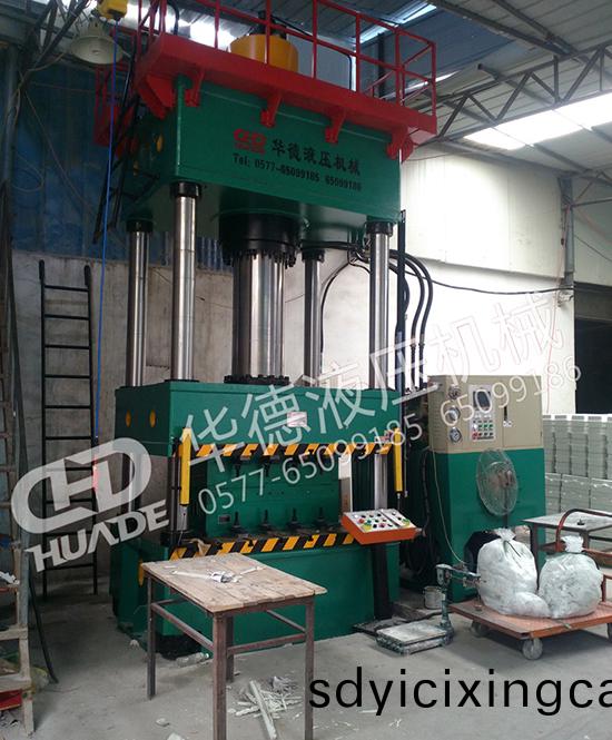HDY71係(xi)列(lie)四柱液(ye)壓(ya)機(ji)